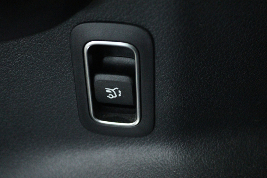 Mercedes-Benz Glb 200 Business Solution AMG (PANORAMADAK, SFEERVERLICHTING, TREKHAAK WEGKLAPBAAR, STOELVERWARMING, ELEKTR STOELEN)