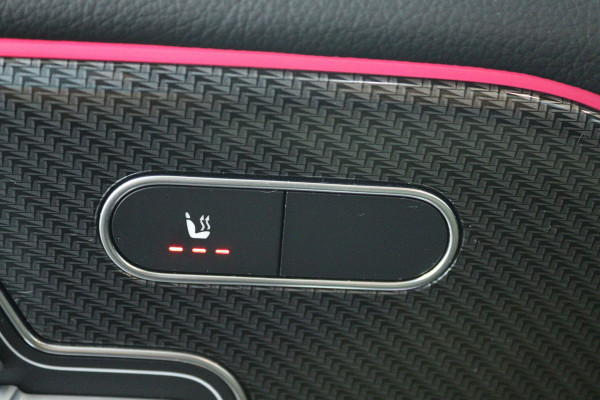 Mercedes-Benz Glb 200 Business Solution AMG (PANORAMADAK, SFEERVERLICHTING, TREKHAAK WEGKLAPBAAR, STOELVERWARMING, ELEKTR STOELEN)
