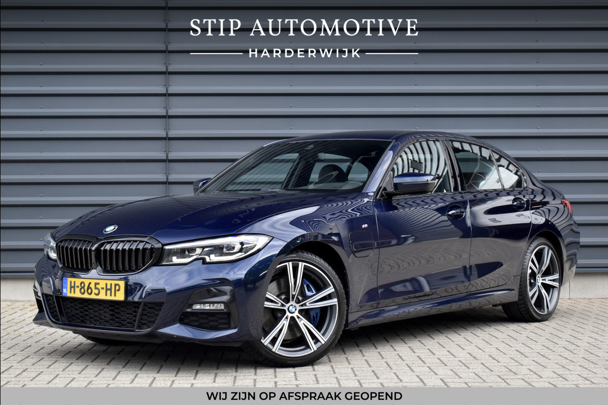 BMW 3 Serie 330e M Sport Individual | 19'' Wielen | Lederen Bekleding | CarPlay | Audio Media Pack | 1e Eigenaar |