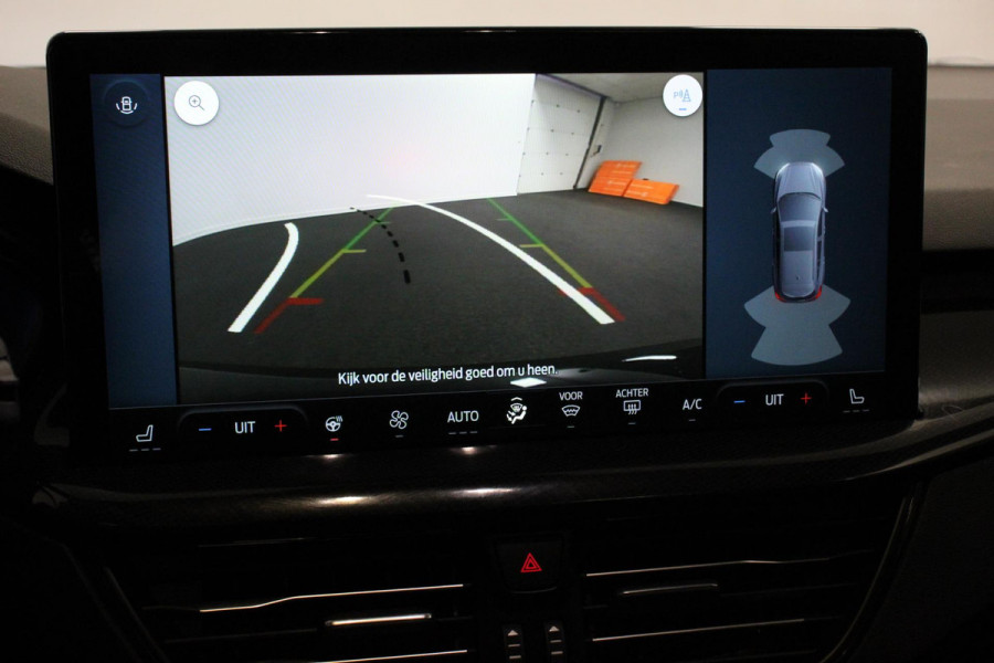 Ford Focus 1.0 ST Line X 125 Pk Automaat Panoramadak Navigatie Camera Lane/Side Assist Adaptive Cruise Control Apple Carplay/Android Auto Stoelverwarming Automaat Extra Getint Glas