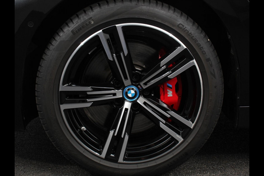 BMW 3 Serie Touring 330e M-Sport PHEV Digitale Cockpit Climate control Stoel verwarming LED Sfeer verlichting Lichtmetalen velgen Navigatie Apple carplay/ Android auto Parkeersensoren
