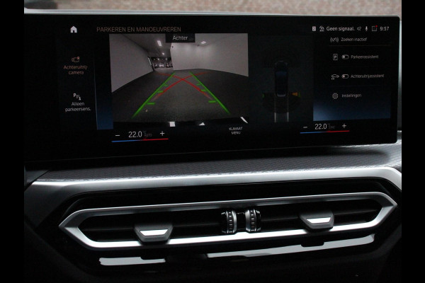 BMW 3 Serie Touring 330e M-Sport PHEV Digitale Cockpit Climate control Stoel verwarming LED Sfeer verlichting Lichtmetalen velgen Navigatie Apple carplay/ Android auto Parkeersensoren