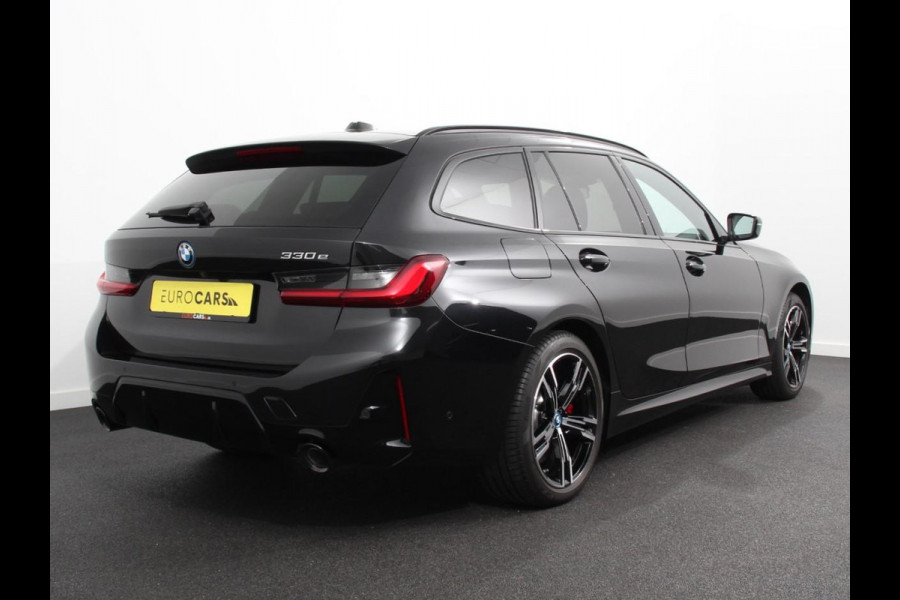 BMW 3 Serie Touring 330e M-Sport PHEV Digitale Cockpit Climate control Stoel verwarming LED Sfeer verlichting Lichtmetalen velgen Navigatie Apple carplay/ Android auto Parkeersensoren