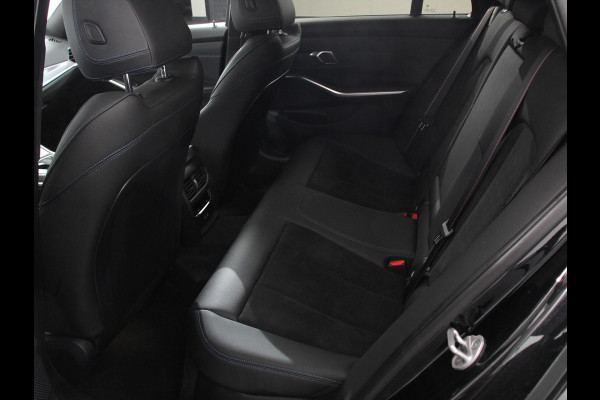 BMW 3 Serie Touring 330e M-Sport PHEV Digitale Cockpit Climate control Stoel verwarming LED Sfeer verlichting Lichtmetalen velgen Navigatie Apple carplay/ Android auto Parkeersensoren