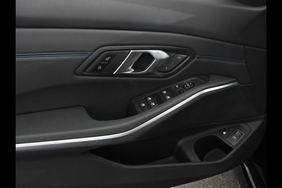 BMW 3 Serie Touring 330e M-Sport PHEV Digitale Cockpit Climate control Stoel verwarming LED Sfeer verlichting Lichtmetalen velgen Navigatie Apple carplay/ Android auto Parkeersensoren