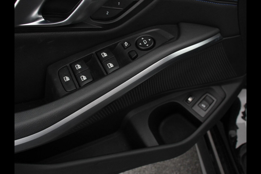 BMW 3 Serie Touring 330e M-Sport PHEV Digitale Cockpit Climate control Stoel verwarming LED Sfeer verlichting Lichtmetalen velgen Navigatie Apple carplay/ Android auto Parkeersensoren