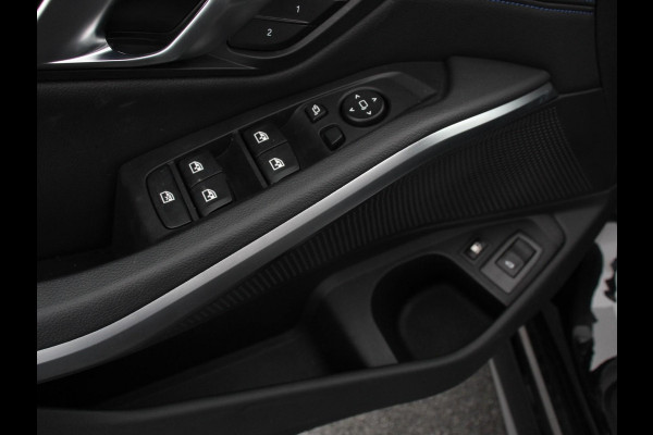 BMW 3 Serie Touring 330e M-Sport PHEV Digitale Cockpit Climate control Stoel verwarming LED Sfeer verlichting Lichtmetalen velgen Navigatie Apple carplay/ Android auto Parkeersensoren
