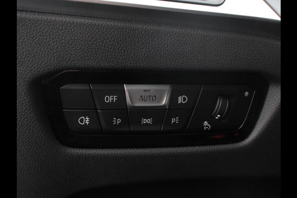 BMW 3 Serie Touring 330e M-Sport PHEV Digitale Cockpit Climate control Stoel verwarming LED Sfeer verlichting Lichtmetalen velgen Navigatie Apple carplay/ Android auto Parkeersensoren