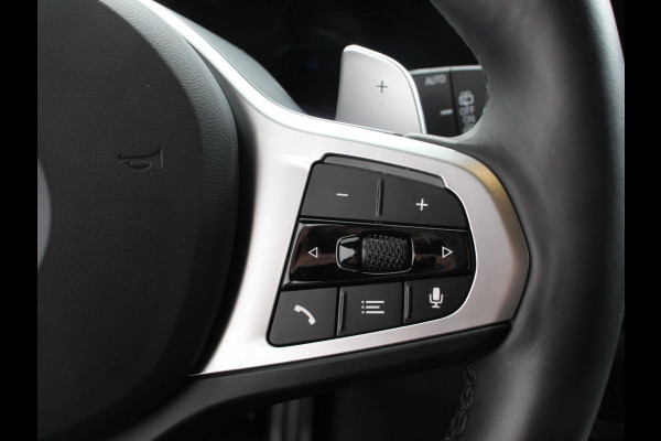 BMW 3 Serie Touring 330e M-Sport PHEV Digitale Cockpit Climate control Stoel verwarming LED Sfeer verlichting Lichtmetalen velgen Navigatie Apple carplay/ Android auto Parkeersensoren