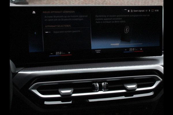 BMW 3 Serie Touring 330e M-Sport PHEV Digitale Cockpit Climate control Stoel verwarming LED Sfeer verlichting Lichtmetalen velgen Navigatie Apple carplay/ Android auto Parkeersensoren