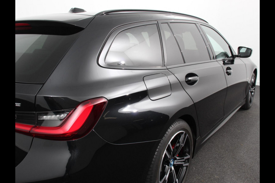 BMW 3 Serie Touring 330e M-Sport PHEV Digitale Cockpit Climate control Stoel verwarming LED Sfeer verlichting Lichtmetalen velgen Navigatie Apple carplay/ Android auto Parkeersensoren