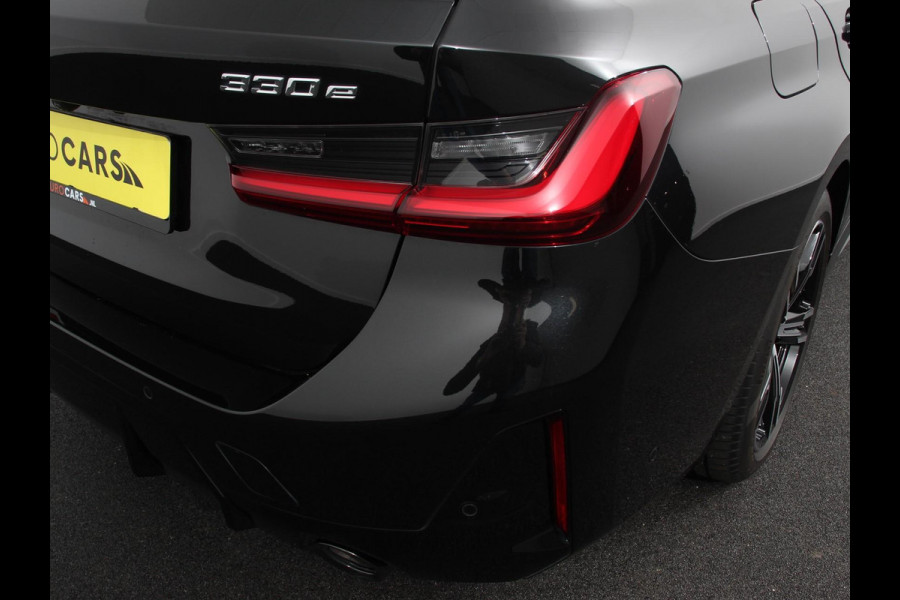 BMW 3 Serie Touring 330e M-Sport PHEV Digitale Cockpit Climate control Stoel verwarming LED Sfeer verlichting Lichtmetalen velgen Navigatie Apple carplay/ Android auto Parkeersensoren