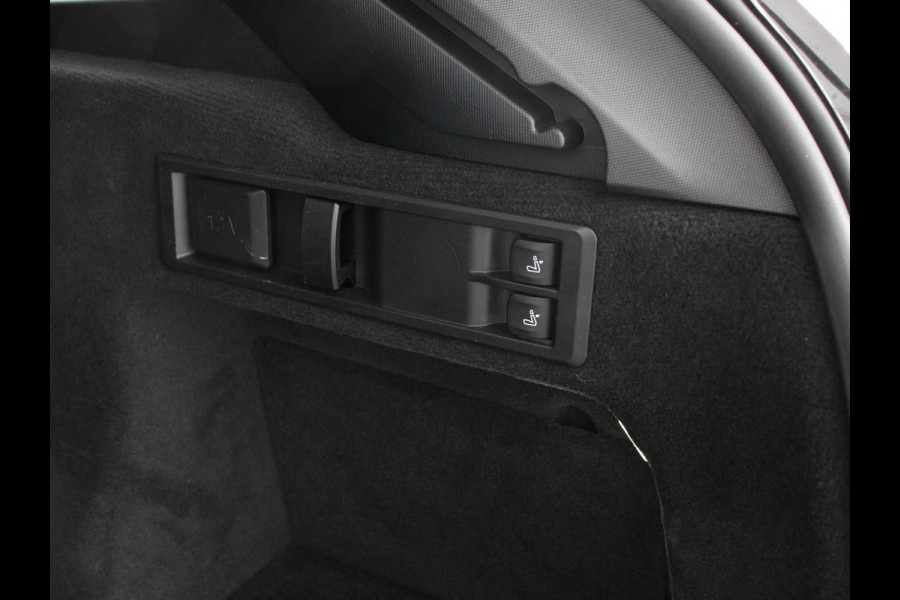 BMW 3 Serie Touring 330e M-Sport PHEV Digitale Cockpit Climate control Stoel verwarming LED Sfeer verlichting Lichtmetalen velgen Navigatie Apple carplay/ Android auto Parkeersensoren