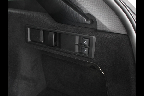 BMW 3 Serie Touring 330e M-Sport PHEV Digitale Cockpit Climate control Stoel verwarming LED Sfeer verlichting Lichtmetalen velgen Navigatie Apple carplay/ Android auto Parkeersensoren