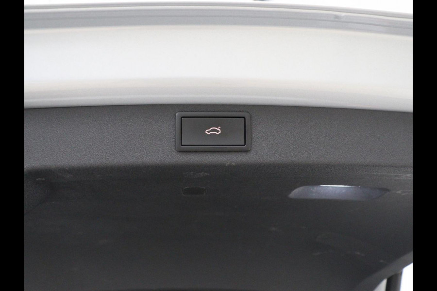 Škoda Enyaq iV 60 | SOH 90,8% | Half leder | Cruise control | Carplay | Sfeerverlichting | Camera | Park assist | Climate control | Elektrische achterklep | Trekhaak