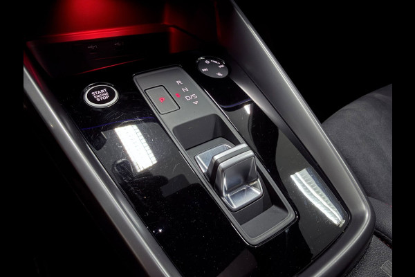 Audi A3 Sportback 45 TFSI e 3 X S-LINE S3 LOOK RS-STOELEN PANO/SFEERVERL/V-COCKPIT/NAVI/CARPLAY/DAB///