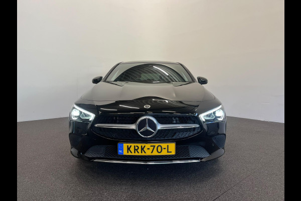 Mercedes-Benz CLA-Klasse Shooting Brake 250 e Business SoH 93% Panoramadak Trekhaak Navigatie Camera Parkeerhulp Cruise control Stoelverwarming Virtual Cockpit Full Led Half leder Climate Control Lichtmetalen velgen