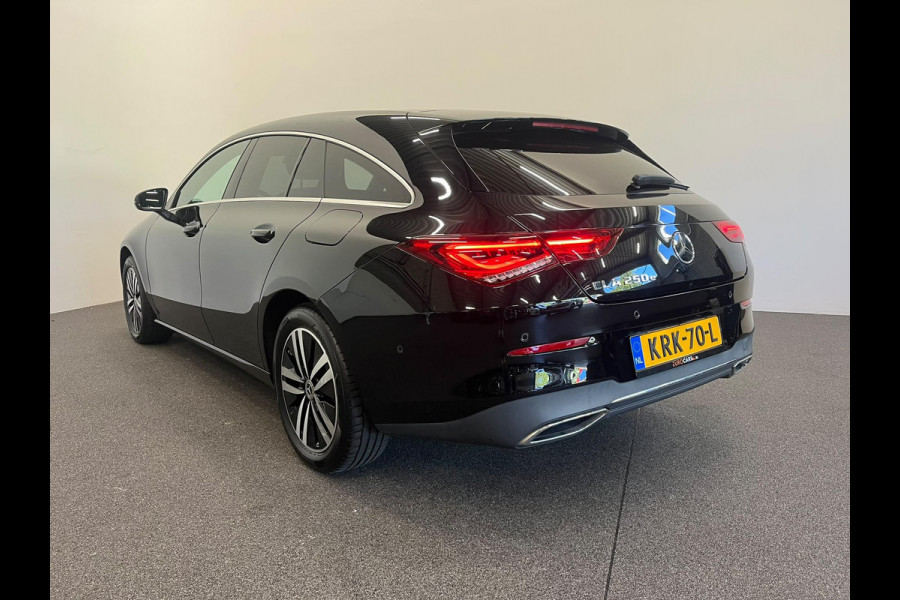 Mercedes-Benz CLA-Klasse Shooting Brake 250 e Business SoH 93% Panoramadak Trekhaak Navigatie Camera Parkeerhulp Cruise control Stoelverwarming Virtual Cockpit Full Led Half leder Climate Control Lichtmetalen velgen