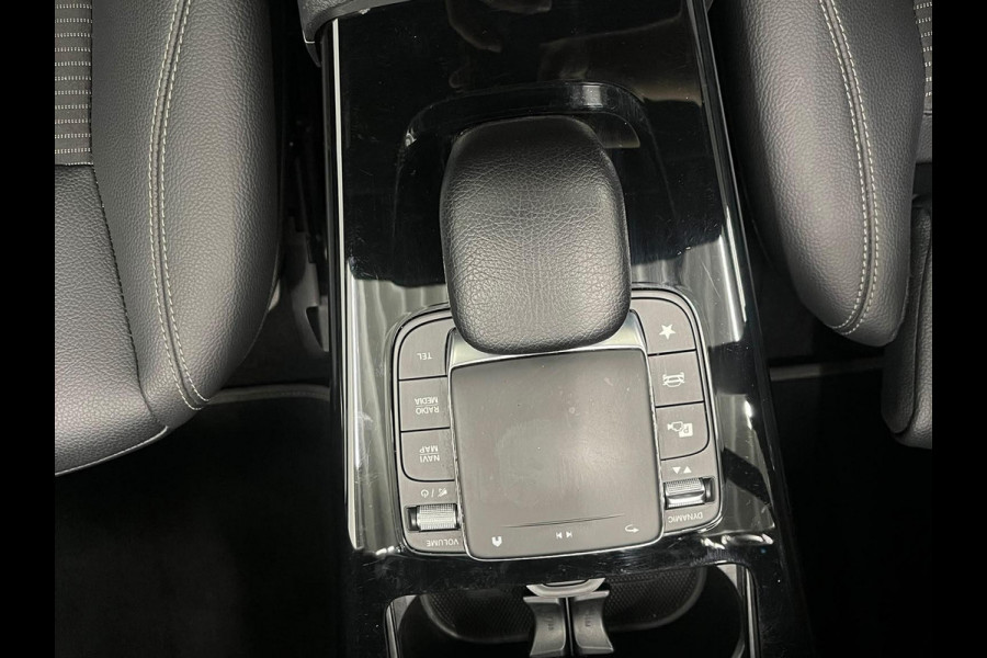 Mercedes-Benz CLA-Klasse Shooting Brake 250 e Business SoH 93% Panoramadak Trekhaak Navigatie Camera Parkeerhulp Cruise control Stoelverwarming Virtual Cockpit Full Led Half leder Climate Control Lichtmetalen velgen