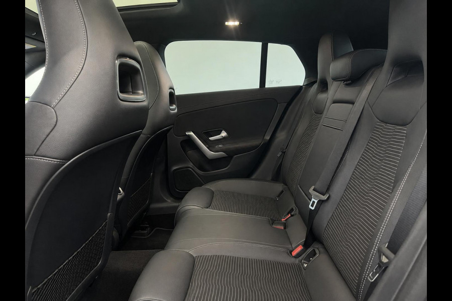 Mercedes-Benz CLA-Klasse Shooting Brake 250 e Business SoH 93% Panoramadak Trekhaak Navigatie Camera Parkeerhulp Cruise control Stoelverwarming Virtual Cockpit Full Led Half leder Climate Control Lichtmetalen velgen