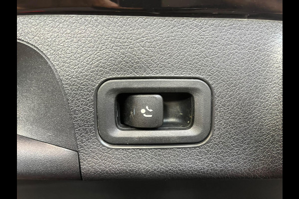 Mercedes-Benz CLA-Klasse Shooting Brake 250 e Business SoH 93% Panoramadak Trekhaak Navigatie Camera Parkeerhulp Cruise control Stoelverwarming Virtual Cockpit Full Led Half leder Climate Control Lichtmetalen velgen