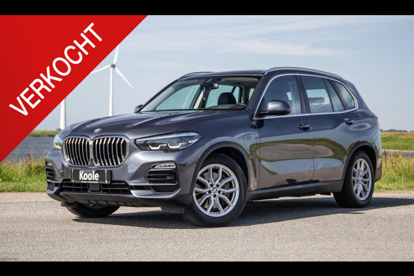 BMW X5 xDrive45e High Executive CARPLAY / CAMERA / DEALER ONDERHOUDEN / ZWART LEER / STOELVERWARMING / TREKHAAK