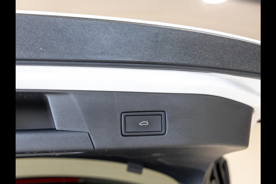 Volkswagen ID.4 Max 77 kWh 204pk / Head up display / Panoramadak / Trekhaak / Memory / Achteruitrijcamera / Navigatie / Apple carplay /
