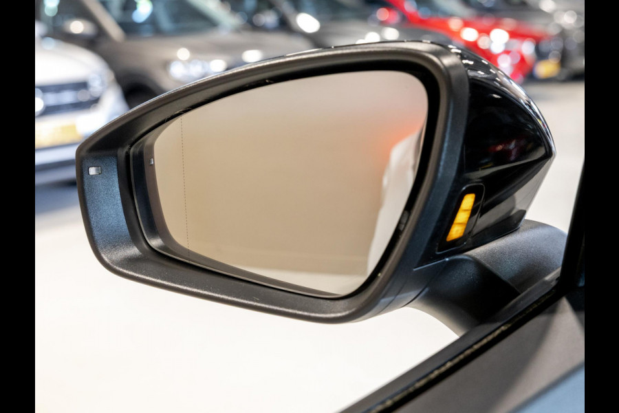 Volkswagen ID.4 Max 77 kWh 204pk / Head up display / Panoramadak / Trekhaak / Memory / Achteruitrijcamera / Navigatie / Apple carplay /