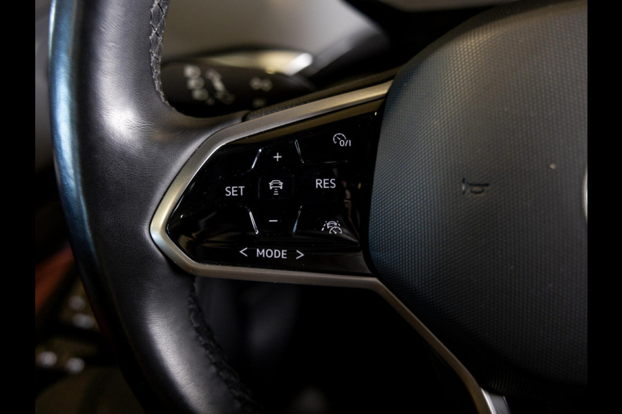 Volkswagen ID.4 Max 77 kWh 204pk / Head up display / Panoramadak / Trekhaak / Memory / Achteruitrijcamera / Navigatie / Apple carplay /