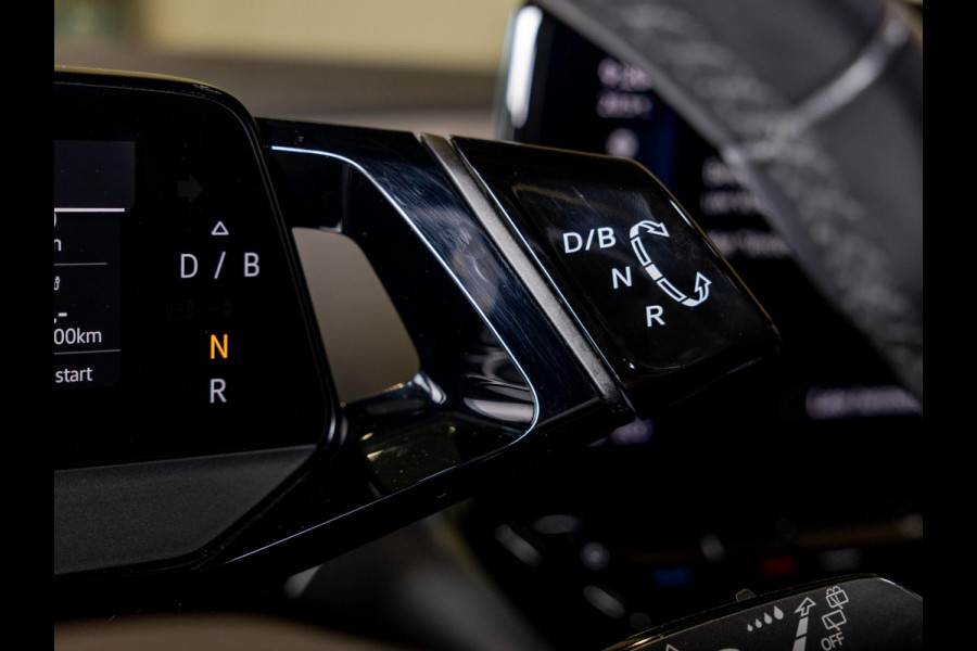 Volkswagen ID.4 Max 77 kWh 204pk / Head up display / Panoramadak / Trekhaak / Memory / Achteruitrijcamera / Navigatie / Apple carplay /