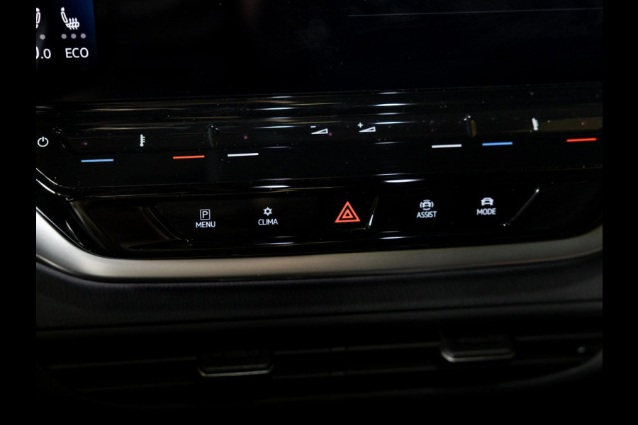 Volkswagen ID.4 Max 77 kWh 204pk / Head up display / Panoramadak / Trekhaak / Memory / Achteruitrijcamera / Navigatie / Apple carplay /