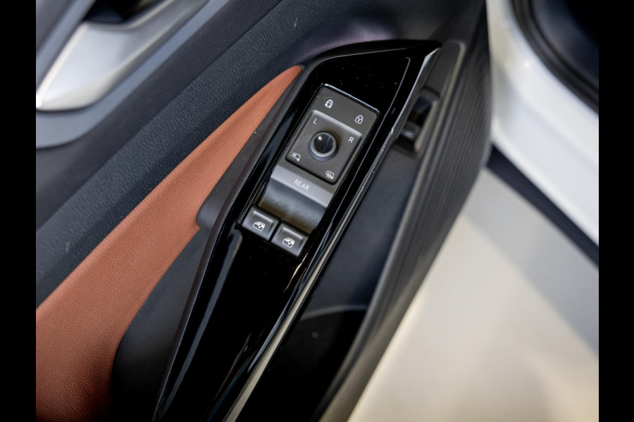 Volkswagen ID.4 Max 77 kWh 204pk / Head up display / Panoramadak / Trekhaak / Memory / Achteruitrijcamera / Navigatie / Apple carplay /