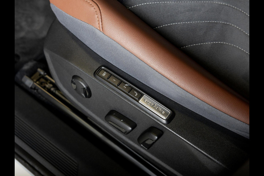 Volkswagen ID.4 Max 77 kWh 204pk / Head up display / Panoramadak / Trekhaak / Memory / Achteruitrijcamera / Navigatie / Apple carplay /