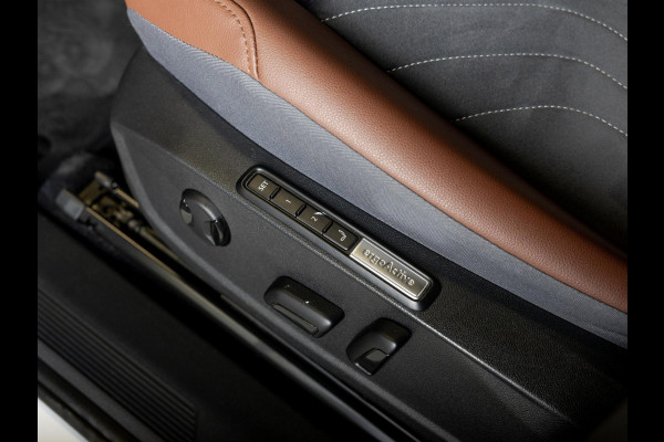 Volkswagen ID.4 Max 77 kWh 204pk / Head up display / Panoramadak / Trekhaak / Memory / Achteruitrijcamera / Navigatie / Apple carplay /