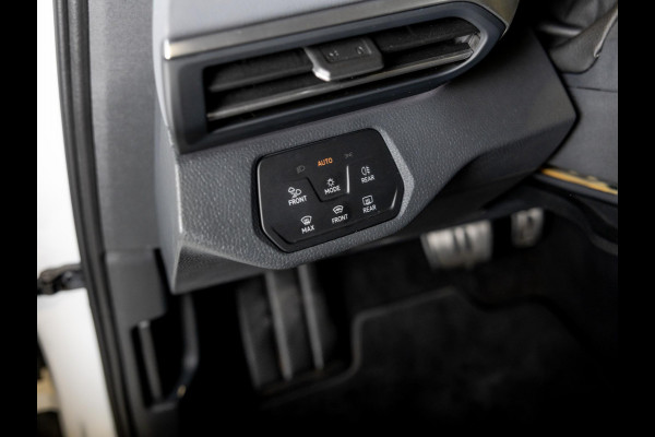 Volkswagen ID.4 Max 77 kWh 204pk / Head up display / Panoramadak / Trekhaak / Memory / Achteruitrijcamera / Navigatie / Apple carplay /