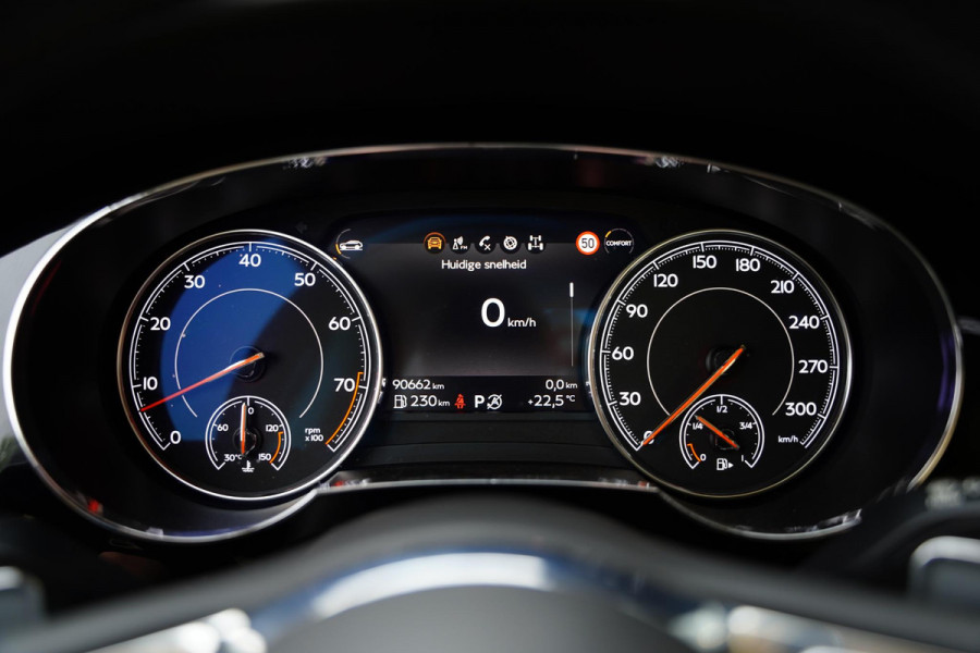 Bentley Bentayga 4.0 V8 / Beige Leder / NAIM
