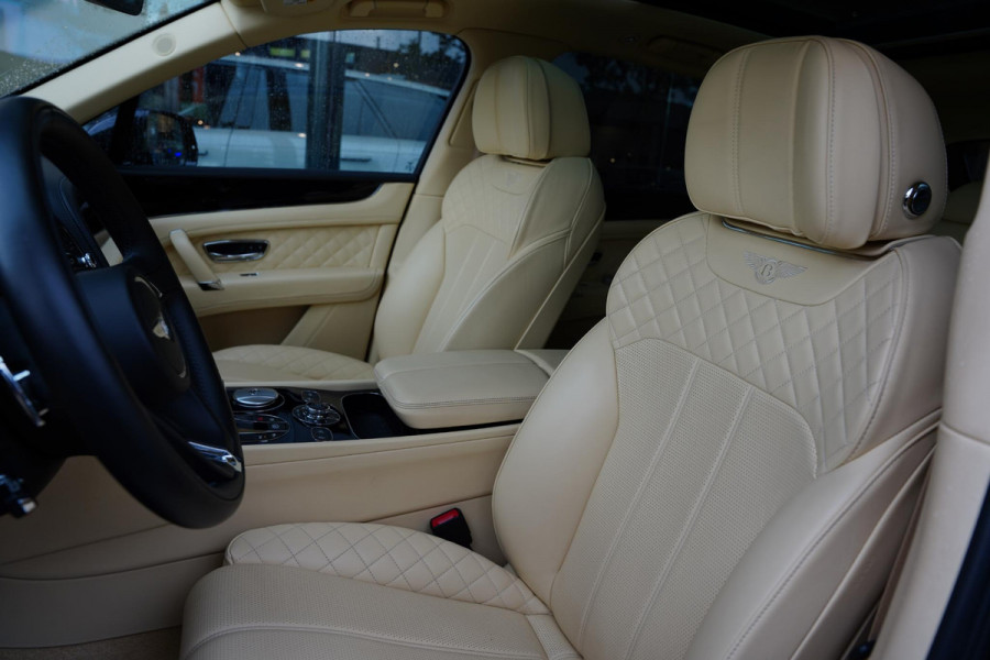 Bentley Bentayga 4.0 V8 / Beige Leder / NAIM
