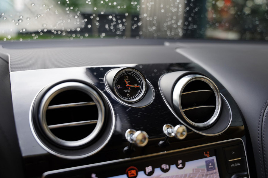 Bentley Bentayga 4.0 V8 / Beige Leder / NAIM