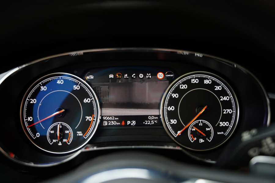 Bentley Bentayga 4.0 V8 / Beige Leder / NAIM