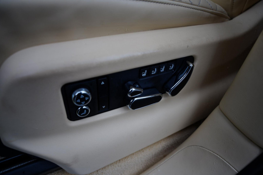 Bentley Bentayga 4.0 V8 / Beige Leder / NAIM