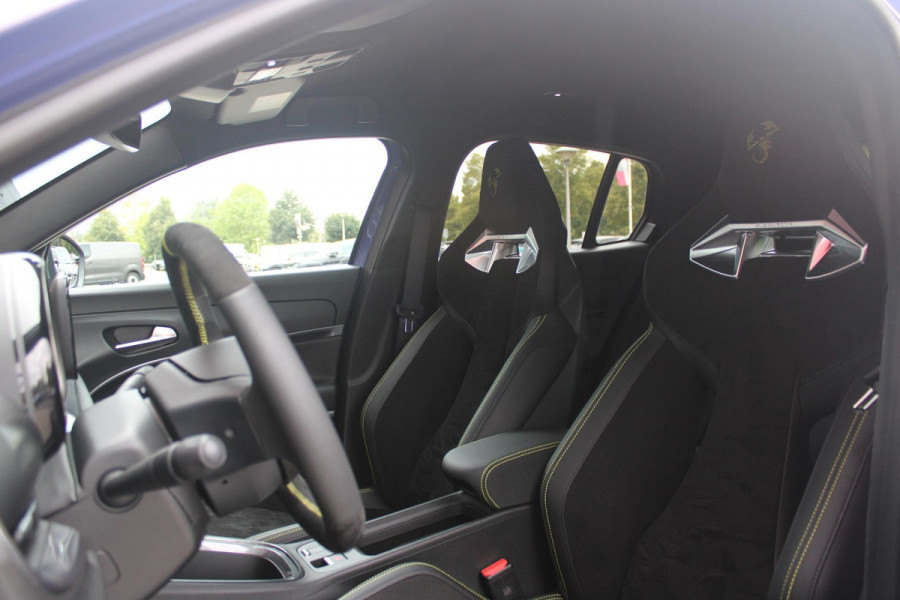 Abarth 600e SCORPIONISSIMA 280PK 54 kWh | SABELT PERFORMANCE SPORT STOELEN/BEKLEDING | ENGINE SOUND GENERATOR | PACK DESIGN SCORPIONISSIMA | PACK TECH SCORPIONISSIMA | PACK WINTER (STOEL VERWARMING/VOORRUITVERWARMING) | PACK SCORPION | 20" LICHTMETALEN VELGEN | ABARTH BODYKIT | 360° PARKEERSENSOREN | REMKLAUWEN GROEN | ELEKTRISCH BEDIENBARE BESTUURDERSSTOEL | AMBIANCE INTERIEUR VERLICHTING | ACHTERUITRIJ CAMERA | ADAPTIVE CRUISE CONTROL | DRAADLOZE APPLE CARPLAY/ANDROID AUTO | DODEHOEK DETECTIE | DC SNELLAAD FUNCTIE | DRAADLOZE APPLE CARPLAY/ANDROID AUTO | ELEKTRISCH BEDIENBARE AC
