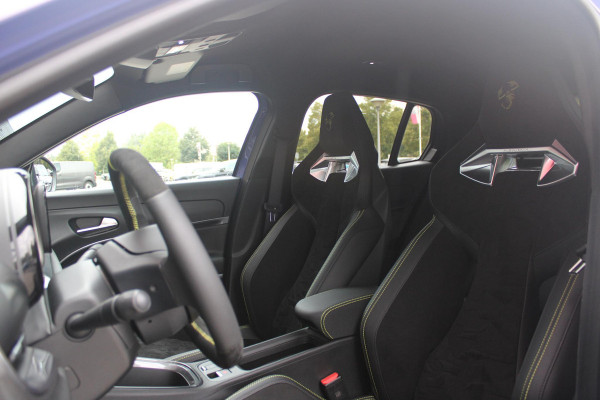 Abarth 600e SCORPIONISSIMA 280PK 54 kWh | SABELT PERFORMANCE SPORT STOELEN/BEKLEDING | ENGINE SOUND GENERATOR | PACK DESIGN SCORPIONISSIMA | PACK TECH SCORPIONISSIMA | PACK WINTER (STOEL VERWARMING/VOORRUITVERWARMING) | PACK SCORPION | 20" LICHTMETALEN VELGEN | ABARTH BODYKIT | 360° PARKEERSENSOREN | REMKLAUWEN GROEN | ELEKTRISCH BEDIENBARE BESTUURDERSSTOEL | AMBIANCE INTERIEUR VERLICHTING | ACHTERUITRIJ CAMERA | ADAPTIVE CRUISE CONTROL | DRAADLOZE APPLE CARPLAY/ANDROID AUTO | DODEHOEK DETECTIE | DC SNELLAAD FUNCTIE | DRAADLOZE APPLE CARPLAY/ANDROID AUTO | ELEKTRISCH BEDIENBARE AC