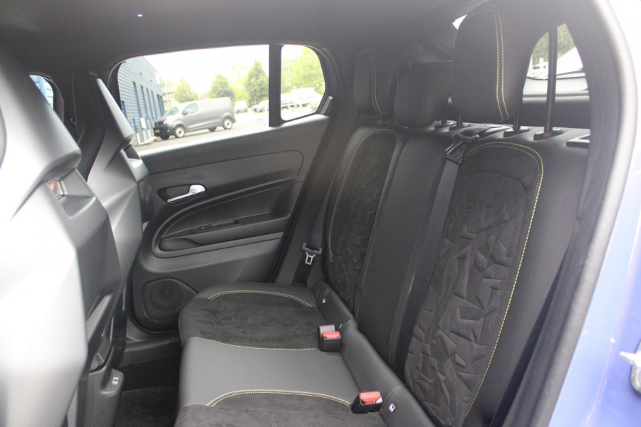 Abarth 600e SCORPIONISSIMA 280PK 54 kWh | SABELT PERFORMANCE SPORT STOELEN/BEKLEDING | ENGINE SOUND GENERATOR | PACK DESIGN SCORPIONISSIMA | PACK TECH SCORPIONISSIMA | PACK WINTER (STOEL VERWARMING/VOORRUITVERWARMING) | PACK SCORPION | 20" LICHTMETALEN VELGEN | ABARTH BODYKIT | 360° PARKEERSENSOREN | REMKLAUWEN GROEN | ELEKTRISCH BEDIENBARE BESTUURDERSSTOEL | AMBIANCE INTERIEUR VERLICHTING | ACHTERUITRIJ CAMERA | ADAPTIVE CRUISE CONTROL | DRAADLOZE APPLE CARPLAY/ANDROID AUTO | DODEHOEK DETECTIE | DC SNELLAAD FUNCTIE | DRAADLOZE APPLE CARPLAY/ANDROID AUTO | ELEKTRISCH BEDIENBARE AC