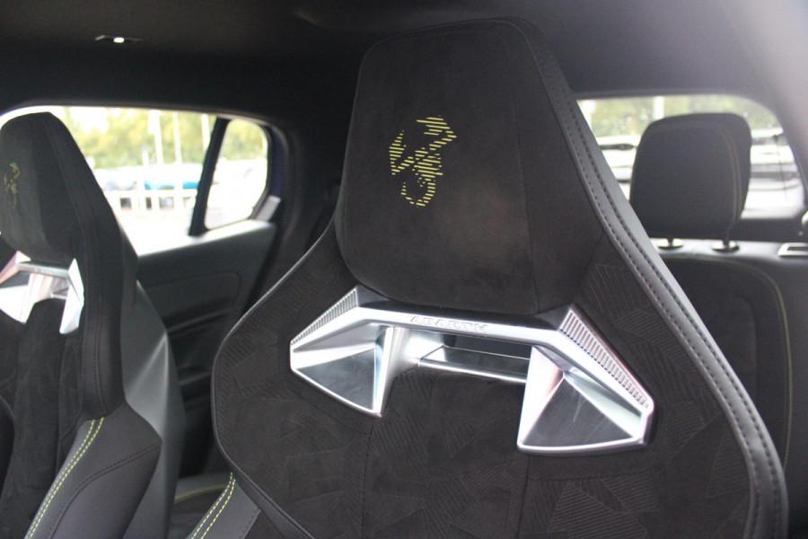 Abarth 600e SCORPIONISSIMA 280PK 54 kWh | SABELT PERFORMANCE SPORT STOELEN/BEKLEDING | ENGINE SOUND GENERATOR | PACK DESIGN SCORPIONISSIMA | PACK TECH SCORPIONISSIMA | PACK WINTER (STOEL VERWARMING/VOORRUITVERWARMING) | PACK SCORPION | 20" LICHTMETALEN VELGEN | ABARTH BODYKIT | 360° PARKEERSENSOREN | REMKLAUWEN GROEN | ELEKTRISCH BEDIENBARE BESTUURDERSSTOEL | AMBIANCE INTERIEUR VERLICHTING | ACHTERUITRIJ CAMERA | ADAPTIVE CRUISE CONTROL | DRAADLOZE APPLE CARPLAY/ANDROID AUTO | DODEHOEK DETECTIE | DC SNELLAAD FUNCTIE | DRAADLOZE APPLE CARPLAY/ANDROID AUTO | ELEKTRISCH BEDIENBARE AC