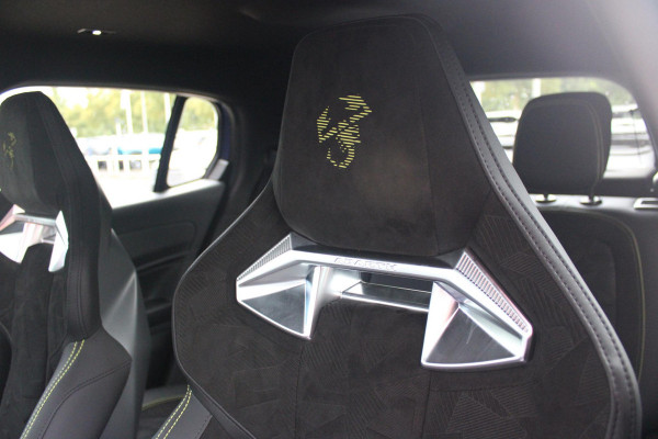 Abarth 600e SCORPIONISSIMA 280PK 54 kWh | SABELT PERFORMANCE SPORT STOELEN/BEKLEDING | ENGINE SOUND GENERATOR | PACK DESIGN SCORPIONISSIMA | PACK TECH SCORPIONISSIMA | PACK WINTER (STOEL VERWARMING/VOORRUITVERWARMING) | PACK SCORPION | 20" LICHTMETALEN VELGEN | ABARTH BODYKIT | 360° PARKEERSENSOREN | REMKLAUWEN GROEN | ELEKTRISCH BEDIENBARE BESTUURDERSSTOEL | AMBIANCE INTERIEUR VERLICHTING | ACHTERUITRIJ CAMERA | ADAPTIVE CRUISE CONTROL | DRAADLOZE APPLE CARPLAY/ANDROID AUTO | DODEHOEK DETECTIE | DC SNELLAAD FUNCTIE | DRAADLOZE APPLE CARPLAY/ANDROID AUTO | ELEKTRISCH BEDIENBARE AC