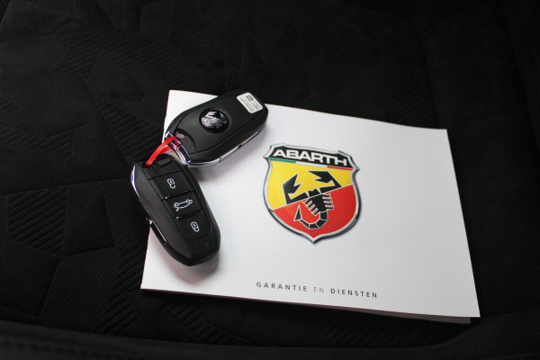 Abarth 600e SCORPIONISSIMA 280PK 54 kWh | SABELT PERFORMANCE SPORT STOELEN/BEKLEDING | ENGINE SOUND GENERATOR | PACK DESIGN SCORPIONISSIMA | PACK TECH SCORPIONISSIMA | PACK WINTER (STOEL VERWARMING/VOORRUITVERWARMING) | PACK SCORPION | 20" LICHTMETALEN VELGEN | ABARTH BODYKIT | 360° PARKEERSENSOREN | REMKLAUWEN GROEN | ELEKTRISCH BEDIENBARE BESTUURDERSSTOEL | AMBIANCE INTERIEUR VERLICHTING | ACHTERUITRIJ CAMERA | ADAPTIVE CRUISE CONTROL | DRAADLOZE APPLE CARPLAY/ANDROID AUTO | DODEHOEK DETECTIE | DC SNELLAAD FUNCTIE | DRAADLOZE APPLE CARPLAY/ANDROID AUTO | ELEKTRISCH BEDIENBARE AC