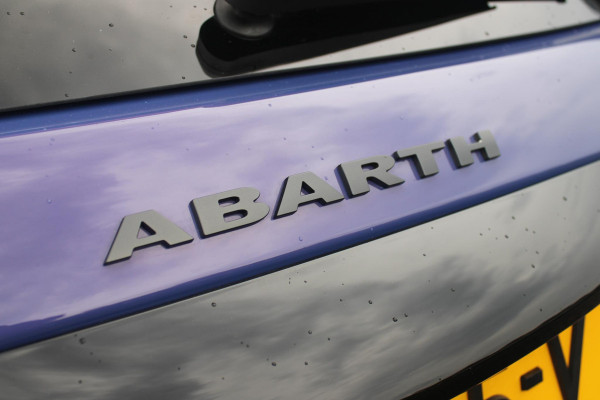Abarth 600e SCORPIONISSIMA 280PK 54 kWh | SABELT PERFORMANCE SPORT STOELEN/BEKLEDING | ENGINE SOUND GENERATOR | PACK DESIGN SCORPIONISSIMA | PACK TECH SCORPIONISSIMA | PACK WINTER (STOEL VERWARMING/VOORRUITVERWARMING) | PACK SCORPION | 20" LICHTMETALEN VELGEN | ABARTH BODYKIT | 360° PARKEERSENSOREN | REMKLAUWEN GROEN | ELEKTRISCH BEDIENBARE BESTUURDERSSTOEL | AMBIANCE INTERIEUR VERLICHTING | ACHTERUITRIJ CAMERA | ADAPTIVE CRUISE CONTROL | DRAADLOZE APPLE CARPLAY/ANDROID AUTO | DODEHOEK DETECTIE | DC SNELLAAD FUNCTIE | DRAADLOZE APPLE CARPLAY/ANDROID AUTO | ELEKTRISCH BEDIENBARE AC
