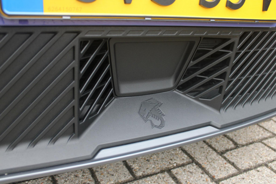 Abarth 600e SCORPIONISSIMA 280PK 54 kWh | SABELT PERFORMANCE SPORT STOELEN/BEKLEDING | ENGINE SOUND GENERATOR | PACK DESIGN SCORPIONISSIMA | PACK TECH SCORPIONISSIMA | PACK WINTER (STOEL VERWARMING/VOORRUITVERWARMING) | PACK SCORPION | 20" LICHTMETALEN VELGEN | ABARTH BODYKIT | 360° PARKEERSENSOREN | REMKLAUWEN GROEN | ELEKTRISCH BEDIENBARE BESTUURDERSSTOEL | AMBIANCE INTERIEUR VERLICHTING | ACHTERUITRIJ CAMERA | ADAPTIVE CRUISE CONTROL | DRAADLOZE APPLE CARPLAY/ANDROID AUTO | DODEHOEK DETECTIE | DC SNELLAAD FUNCTIE | DRAADLOZE APPLE CARPLAY/ANDROID AUTO | ELEKTRISCH BEDIENBARE AC