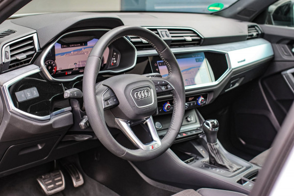 Audi Q3 40 TFSI Quattro S-Line *Pano*360 Camera*Keyless*Trekhaak*