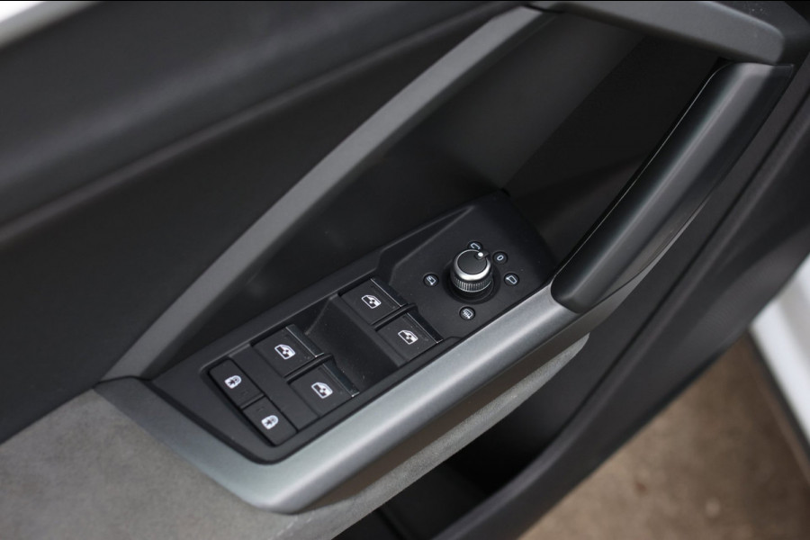Audi Q3 40 TFSI Quattro S-Line *Pano*360 Camera*Keyless*Trekhaak*